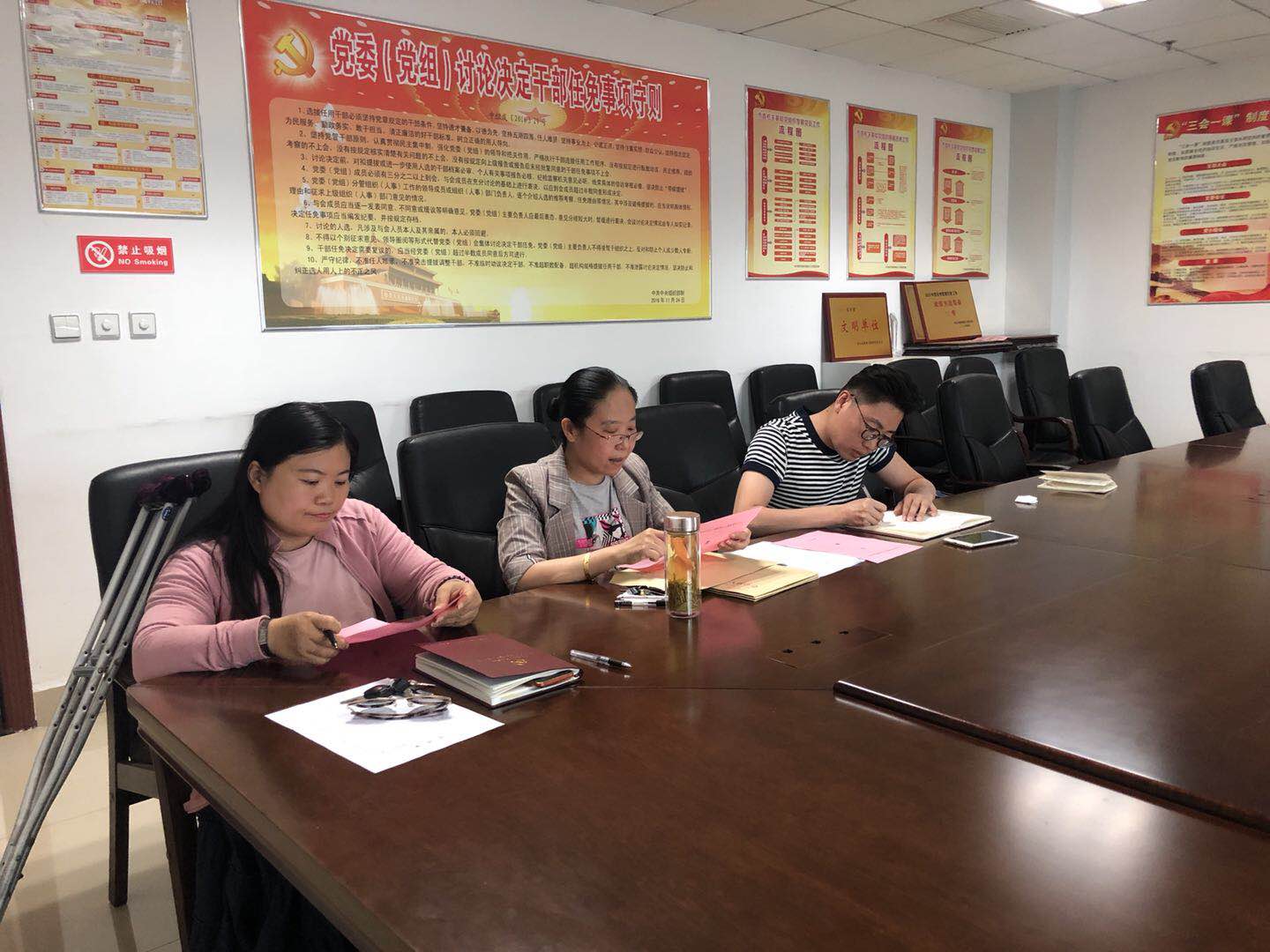 新一届党支部委员会，由徐可、李玫、李娜3名同志组成