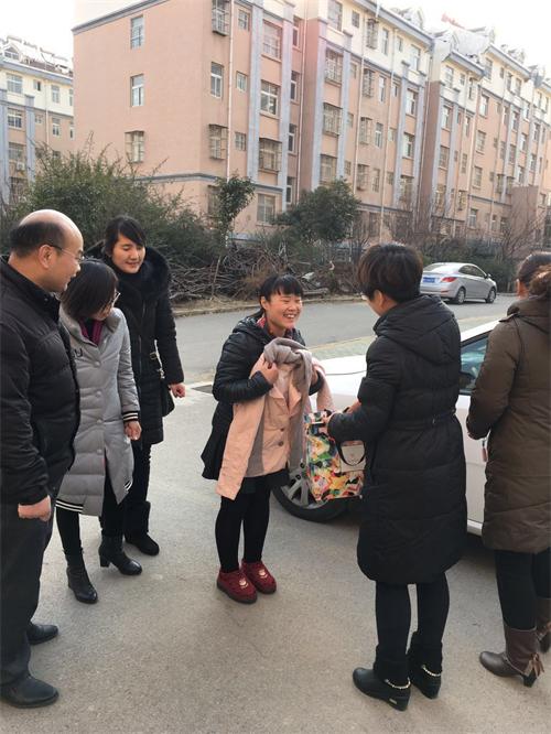 图为部分受捐助残疾人