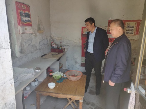 对灶台改造项目验收现场.JPG 对灶台改造项目验收现场.JPG