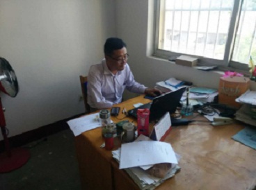 图为西王庄镇残疾人正学习中