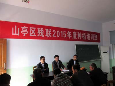 图为传达学习五中全会精神现场
