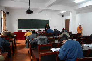 学员进行结业考试