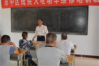 图为培训学员在上课