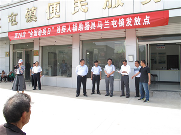 图为发放现场