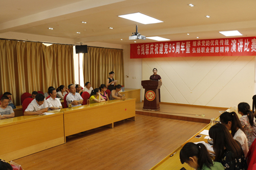 图为演讲活动现场