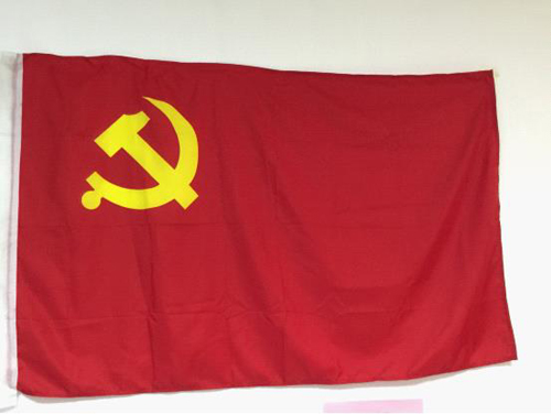 图为重温入党誓词