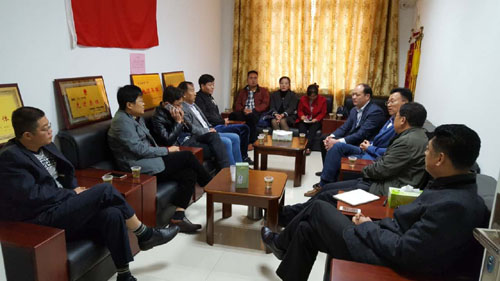 图为座谈会现场