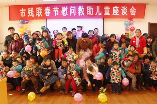 图为慰问现场