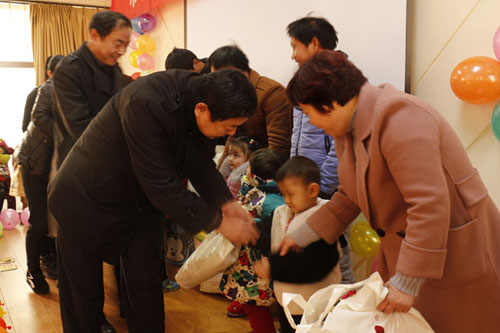 图为慰问现场