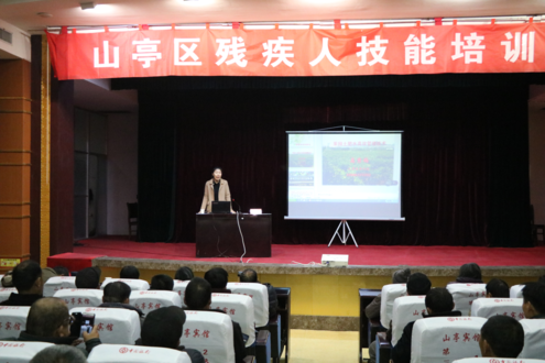 图为培训班现场