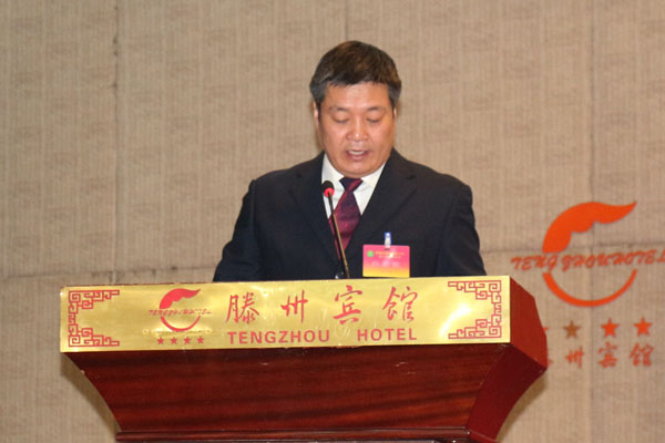 图为赵逢永同志作工作报告