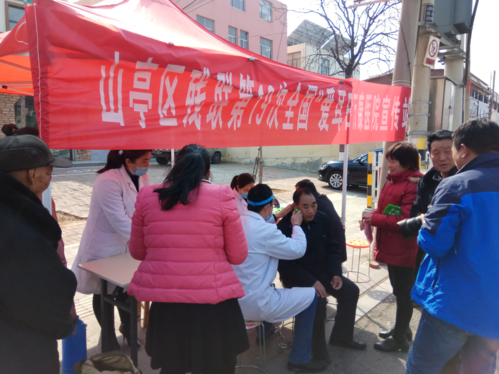 图为开展宣传活动现场