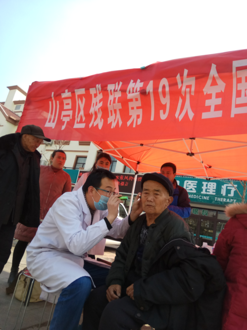 图为开展义诊活动现场