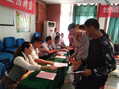  山亭区残联举办2018年度残疾人电商培训班暨就业招聘会