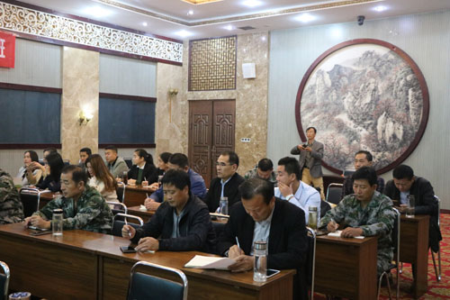 图为残疾人证办理下放