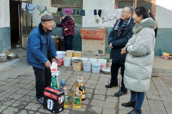 图为残疾人家中