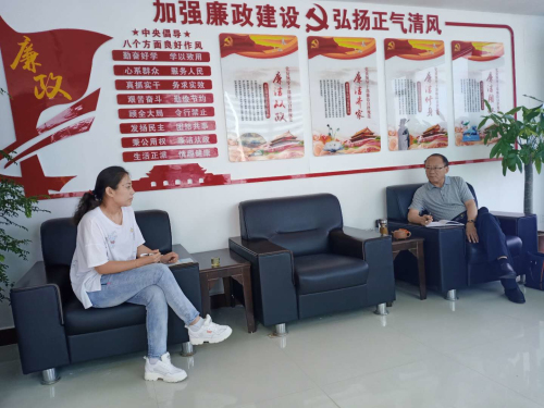 图为座谈会现场