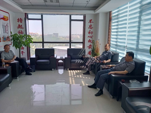 图为座谈会现场