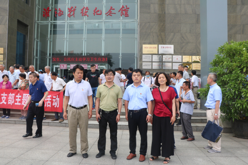 参观淮海战役纪念馆