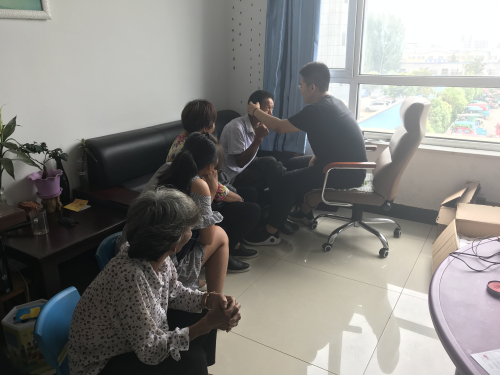 图为助听器验配现场
