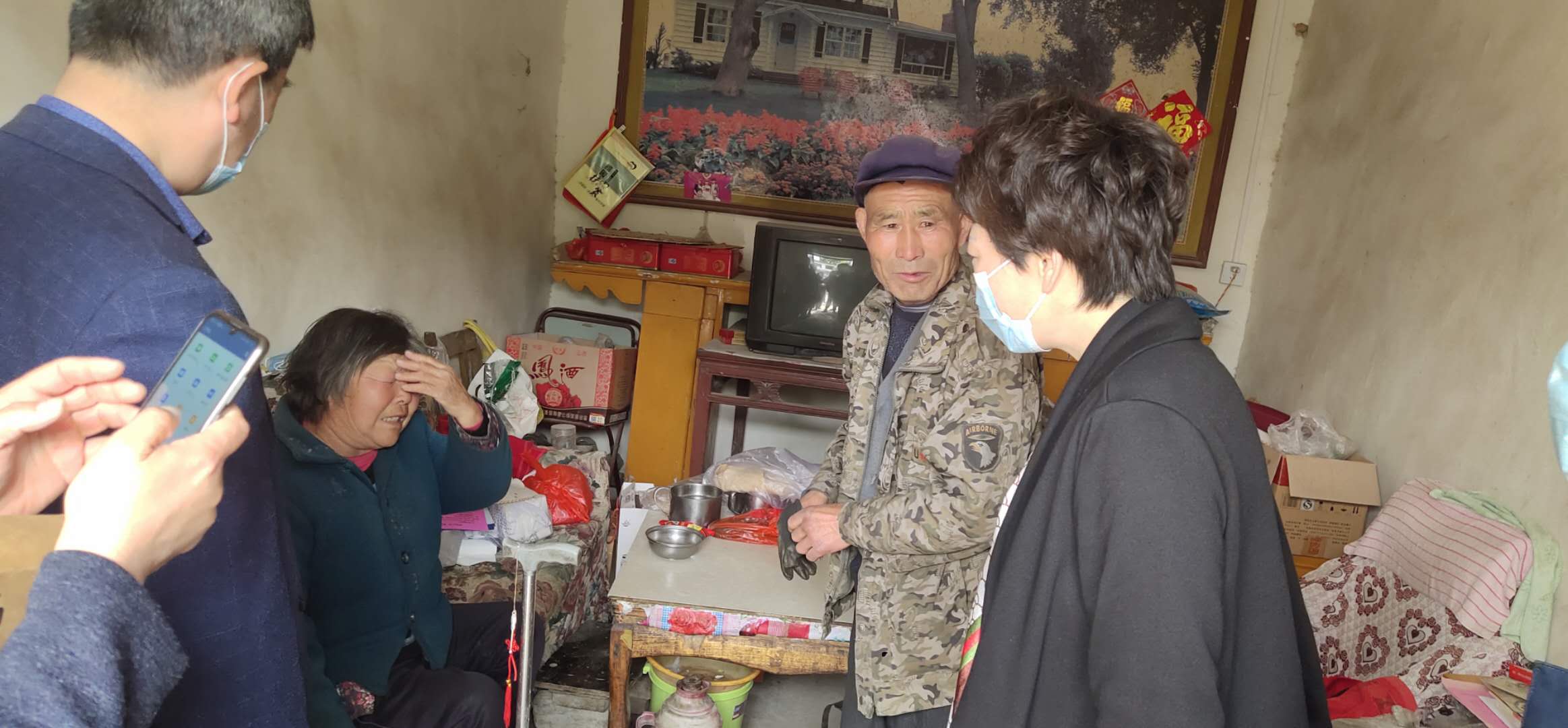 调研组对建档立卡残疾人贫困户进行走访调研1
