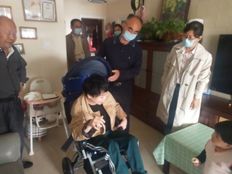 入户发放儿童轮椅（小12）.jpg