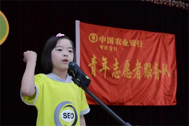 图为联欢会现场