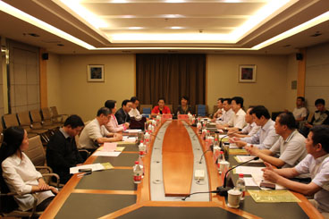 图为督导组举行座谈会，听取基层残疾人工作体会、建议和意见