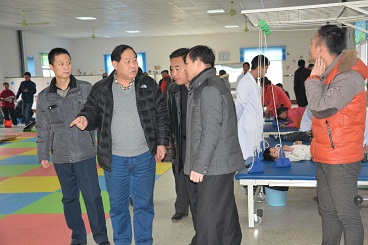 图为省康复部卢希清部长实地查看脑瘫康复中心
