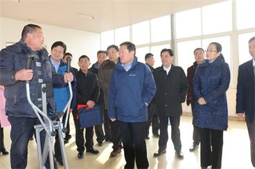 图为走访金色家园残疾人托养中心