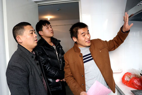 图为检查组验收
