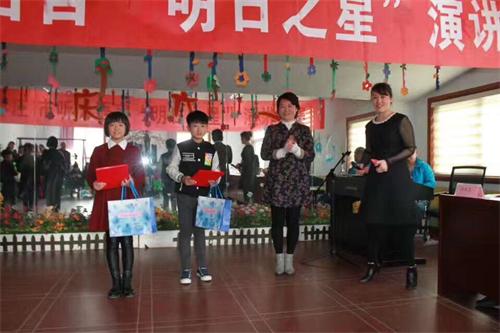 图为二等奖获得者褚胡小乐、杨其昊