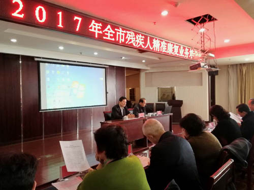 图为领导讲话