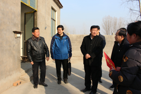 图为走访贫困残疾人家庭现场