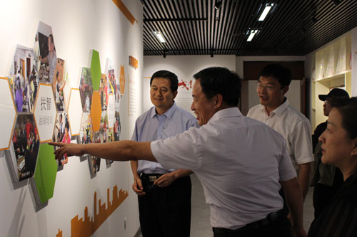 图为长城爱心大本营