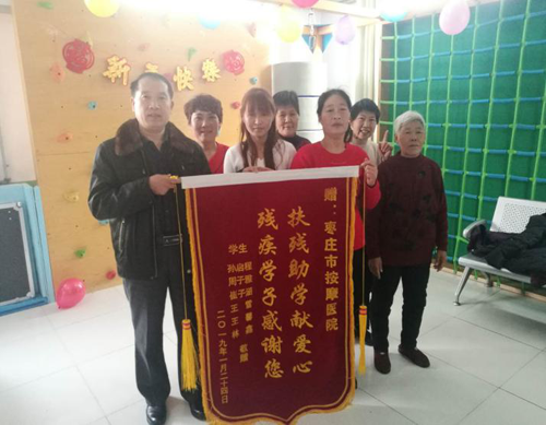 图为同志们合影