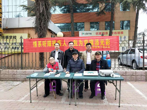 图为活动进行中