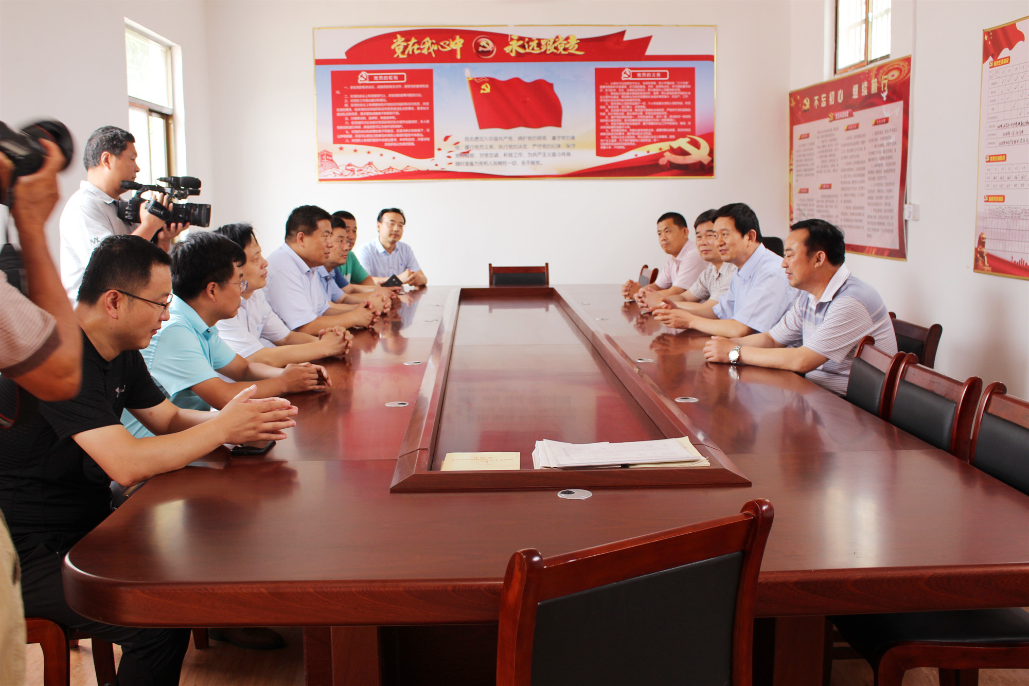 市残联对接“第一书记”帮包村会议现场