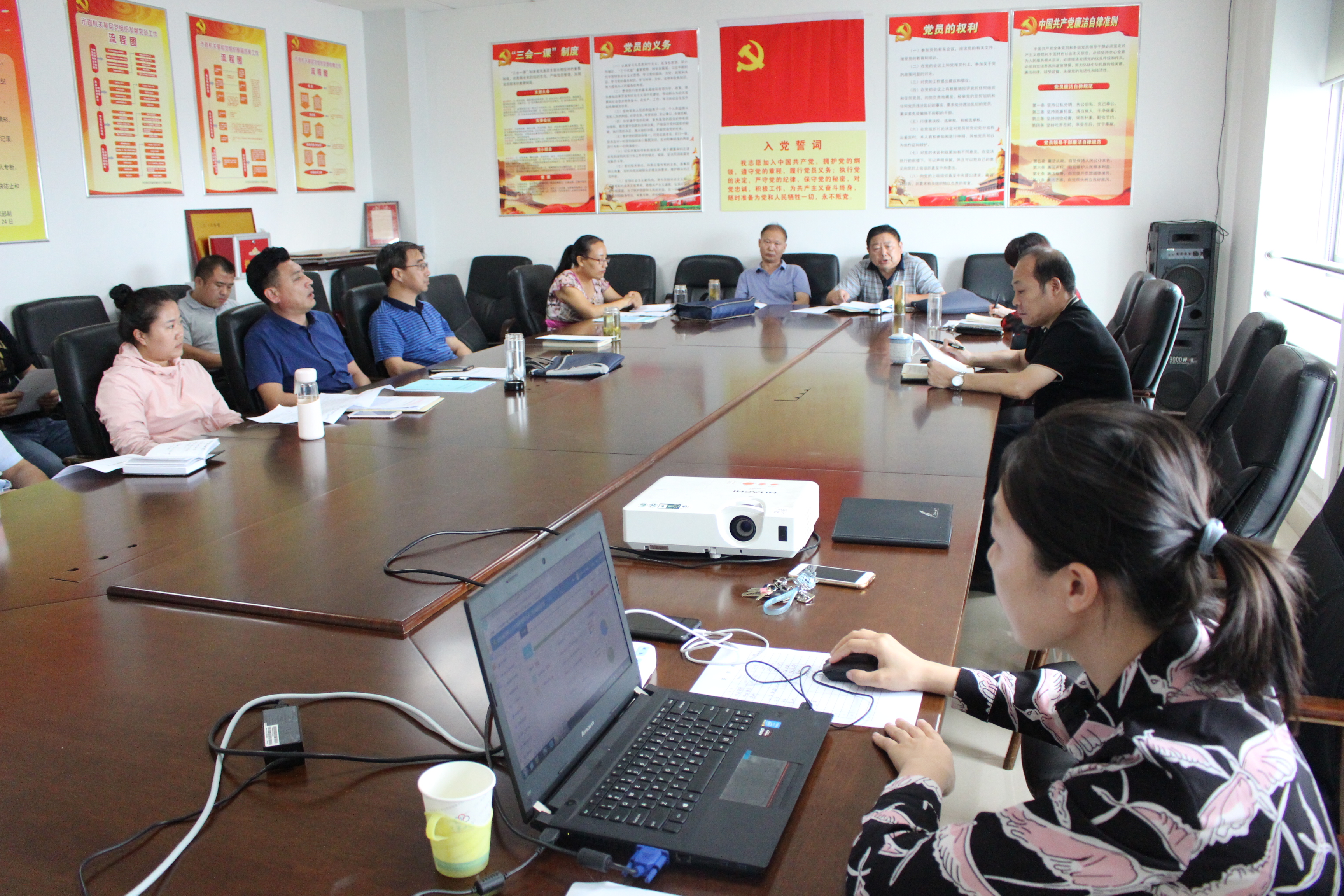 图为市残联召开全市精准康复工作座谈会。