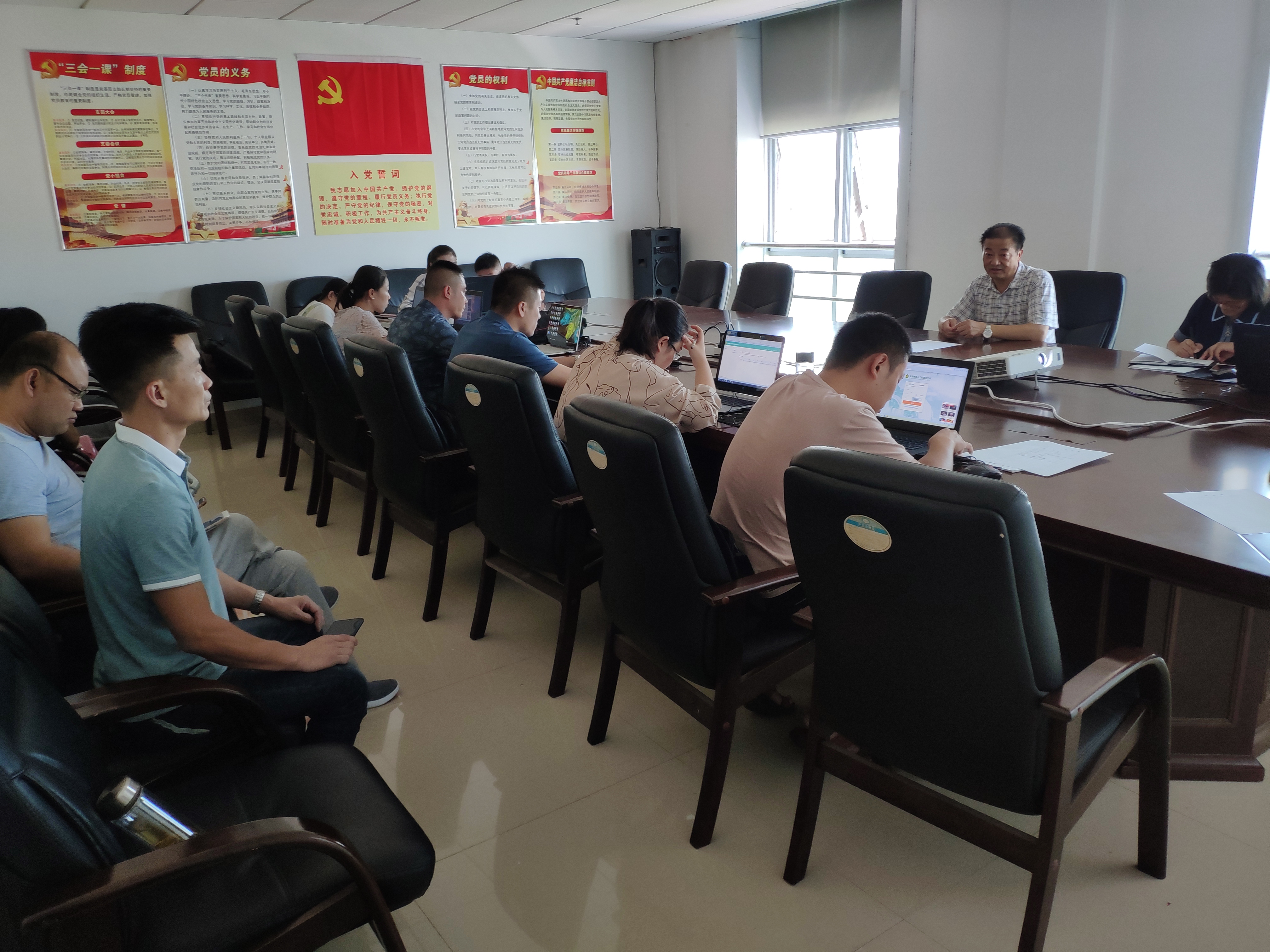 图为市残联举办2019年度残疾人事业统计工作培训班。