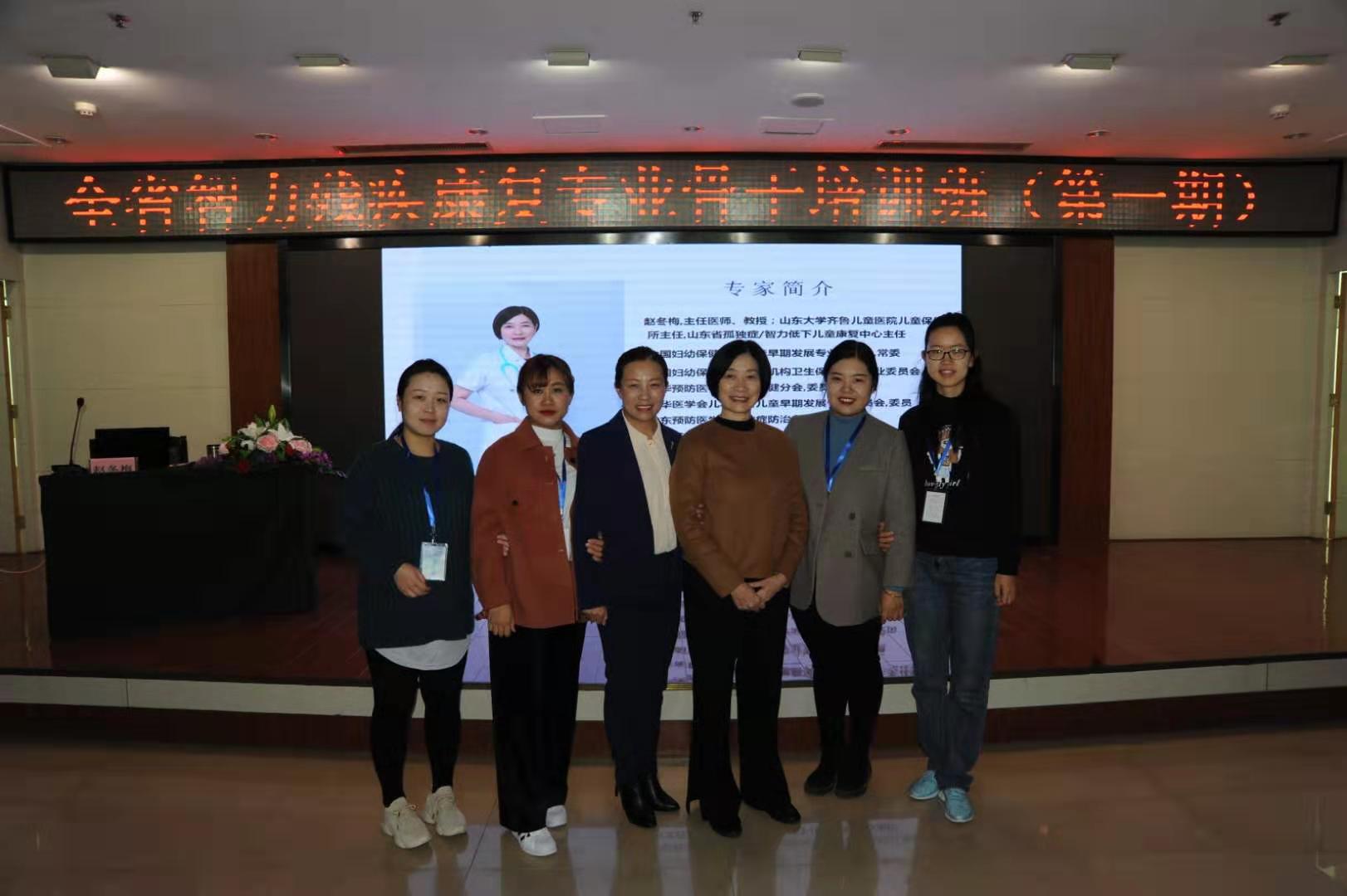 图为智力残疾康复培训照片。