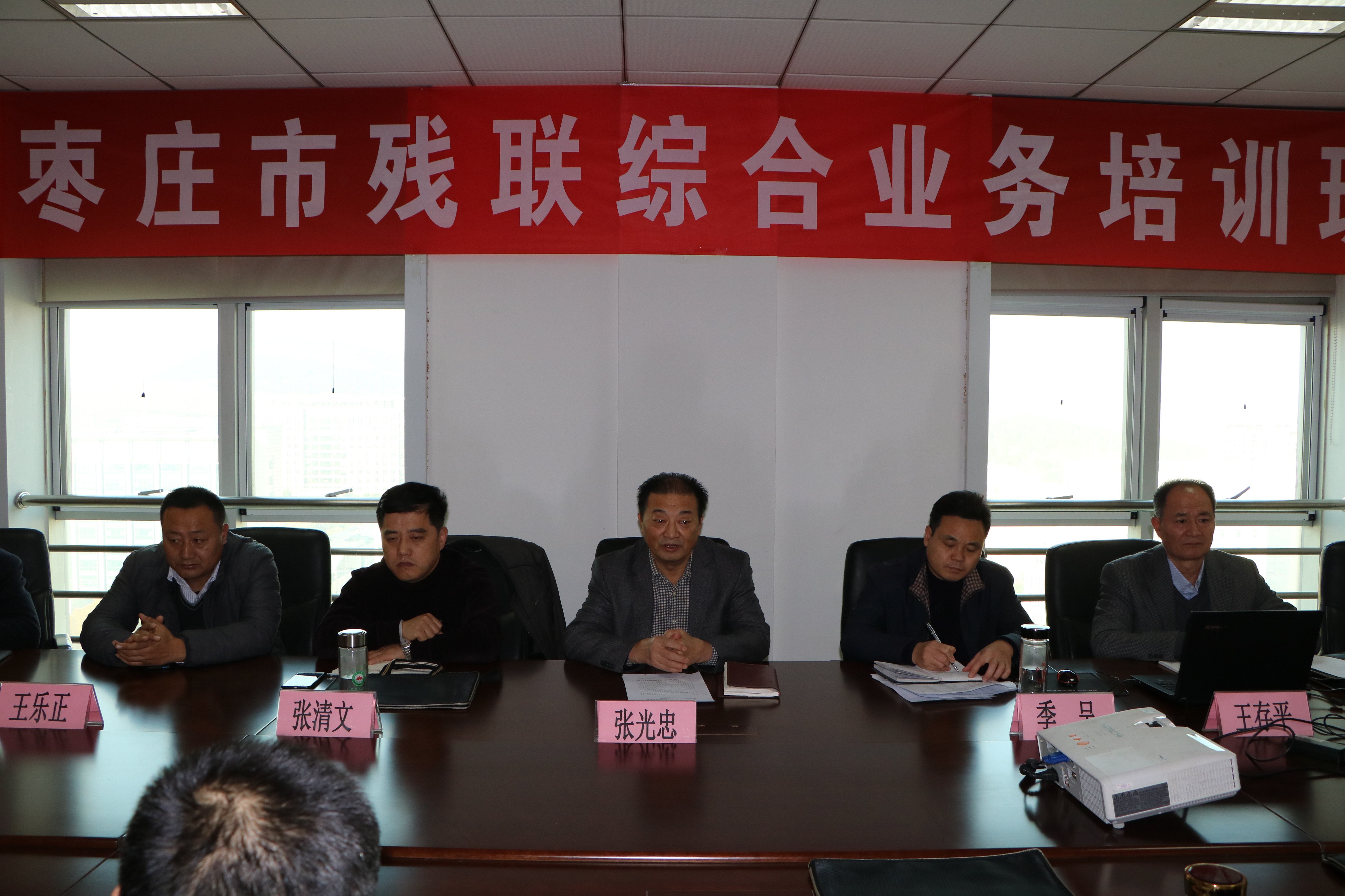 图为市残联党组成员、副理事长张光忠发表讲话。