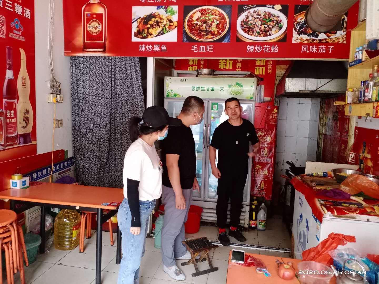 对辖区内门店液化气罐使用情况进行摸底登记1.jpg