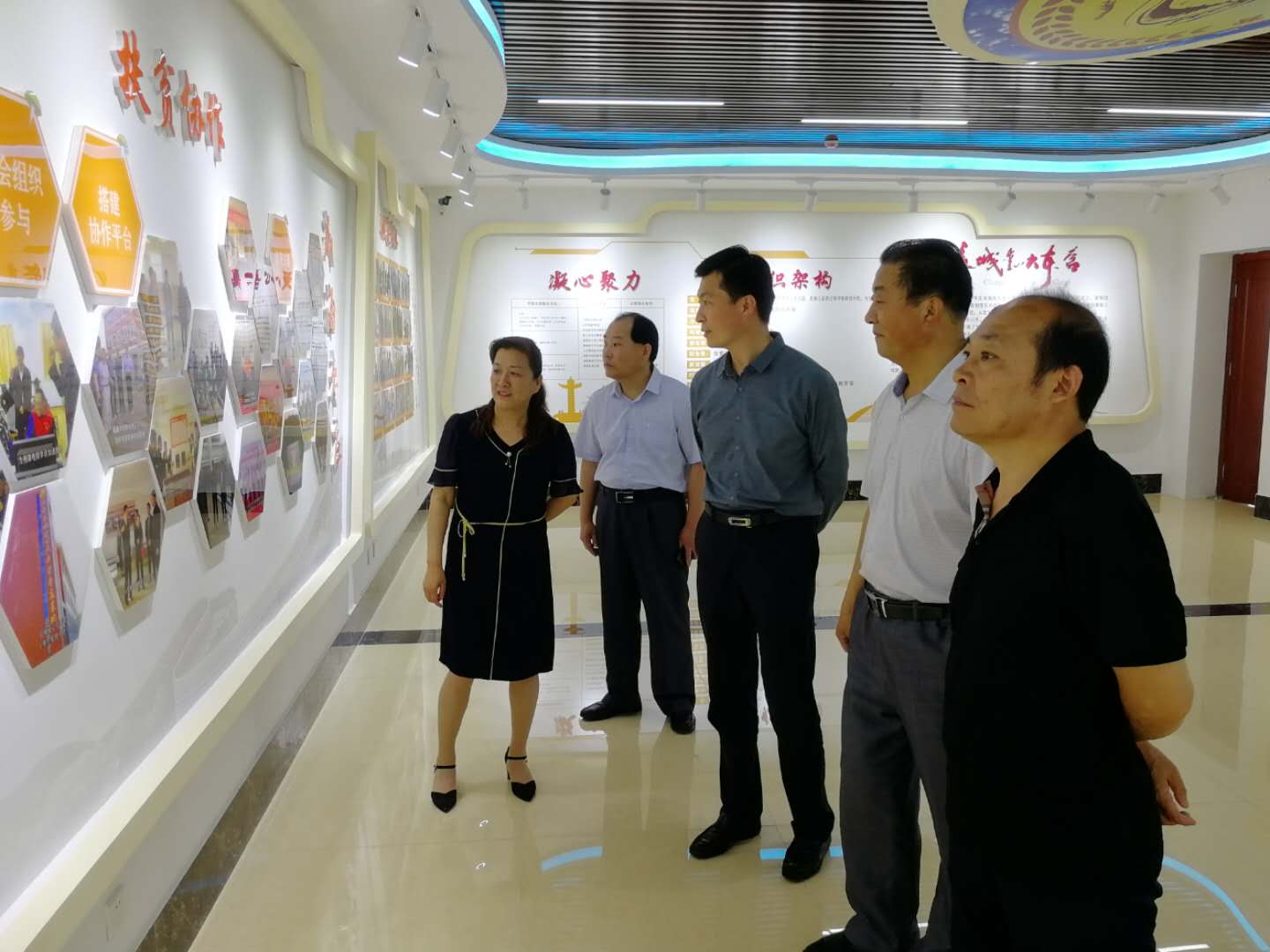 市残联党组书记、理事长祝世峰一行到中心检查指导工作