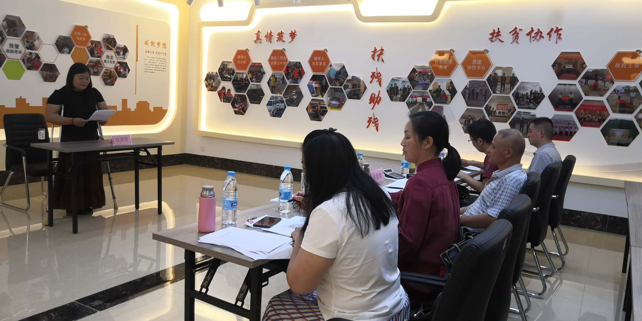 竞聘人员进行竞聘演讲
