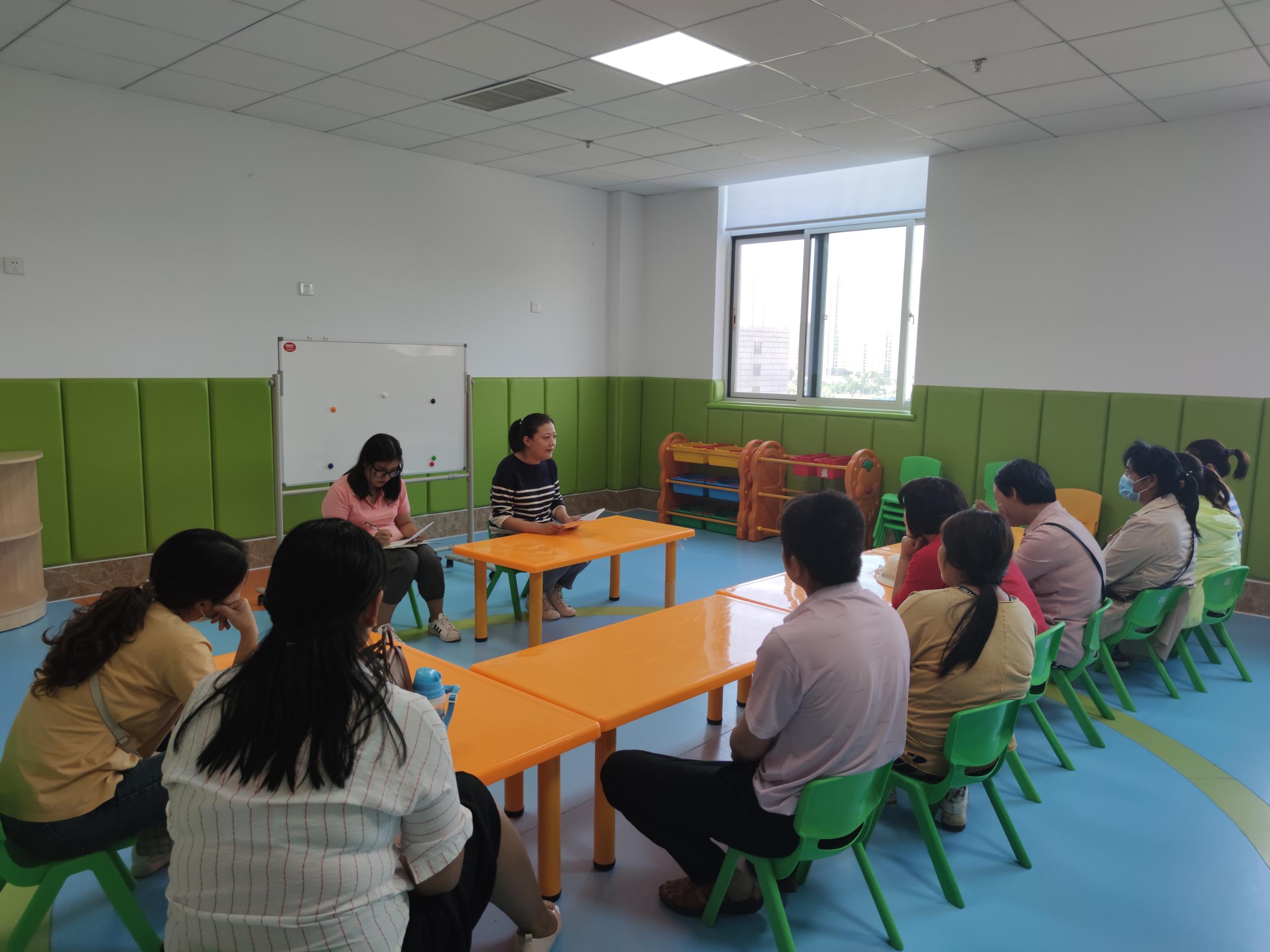 市残疾人综合康复中心召开新生家长会