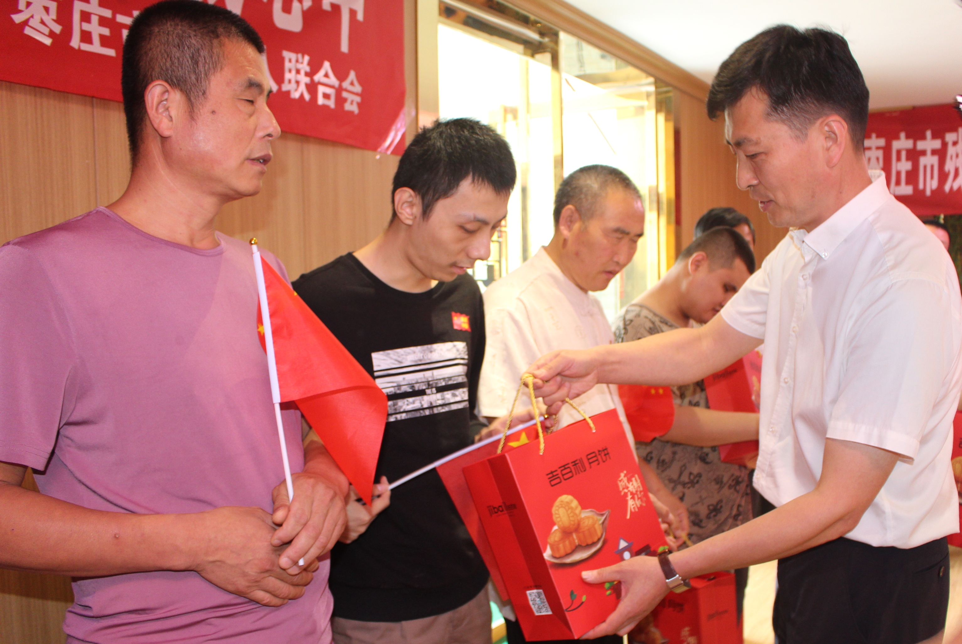 发送月饼.jpg