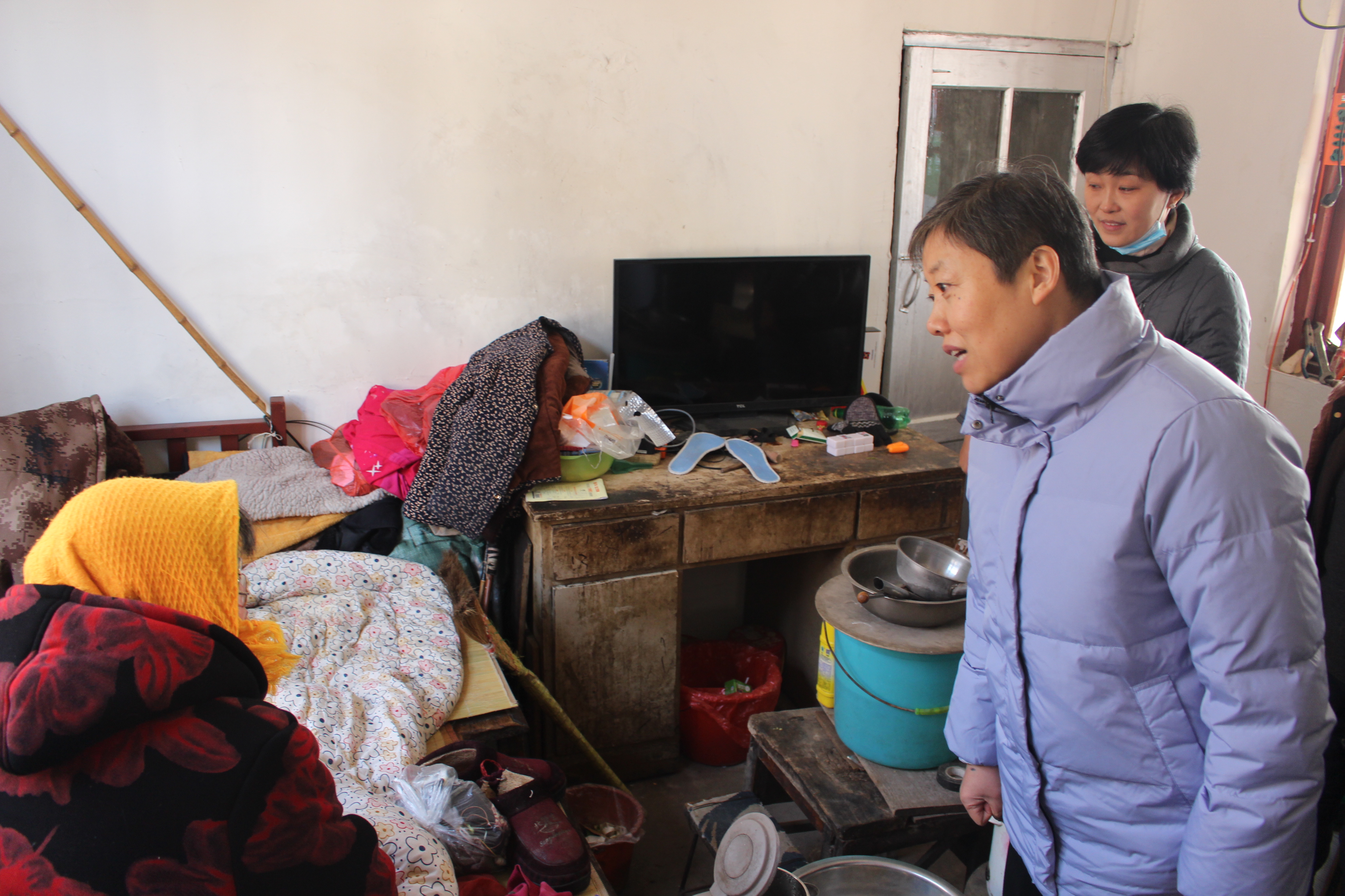 在薛城区新城街道黑峪村走访看望贫困残疾人家庭.JPG
