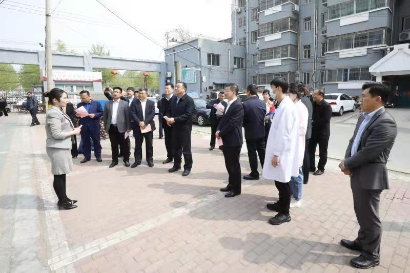 调研组实地查看滕州聂卫强盲人按摩所.jpg
