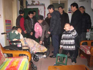 市中区残联2013年春节走访慰问困难残疾人形式多样